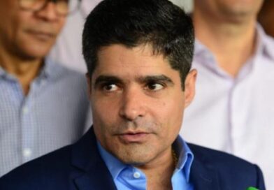 ACM Neto não vai receber Flávio Bolsonaro