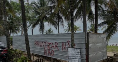 Nova barraca reduz ainda mais acesso à praia na Orla Norte de Porto Seguro