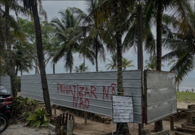 Nova barraca reduz ainda mais acesso à praia na Orla Norte de Porto Seguro