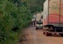 Desvio na ponte sobre o Jequitinhonha na BR-101: poeira, lama e acidente