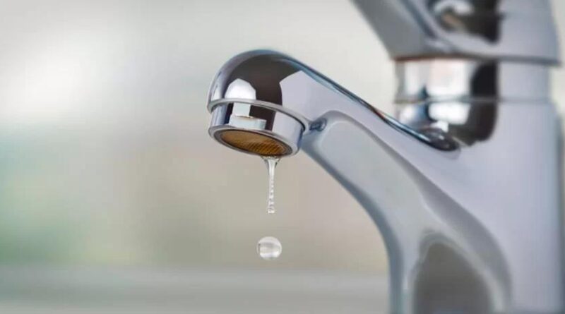 Embasa deixa vários prédios no Centro de Eunápolis sem água