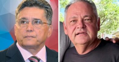 Dois ovos de serpente chocados