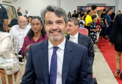 Juiz Roberto Freitas Júnior agora é cidadão de Eunápolis