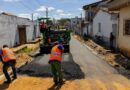 Prefeito Robério vistoria o asfalto chegando ao Bairro Nova Esperança