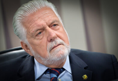 Wagner deve deixar liderança do governo