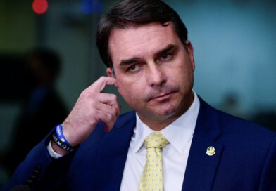 Flávio Bolsonaro foi pra Copa ou foi ver Trump?