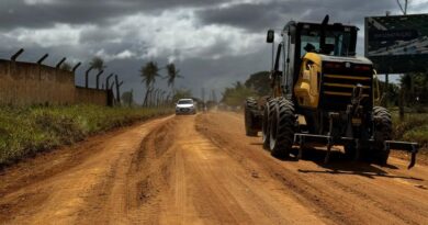 Prefeitura de Eunápolis fortalece agricultura familiar e amplia serviços de recuperação das estradas rurais Prefeitura de Eunápolis fortalece agricultura familiar e amplia serviços de recuperação das estradas rurais